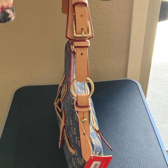 NWT Dooney Small Safari Bag - Picture 4 of 6